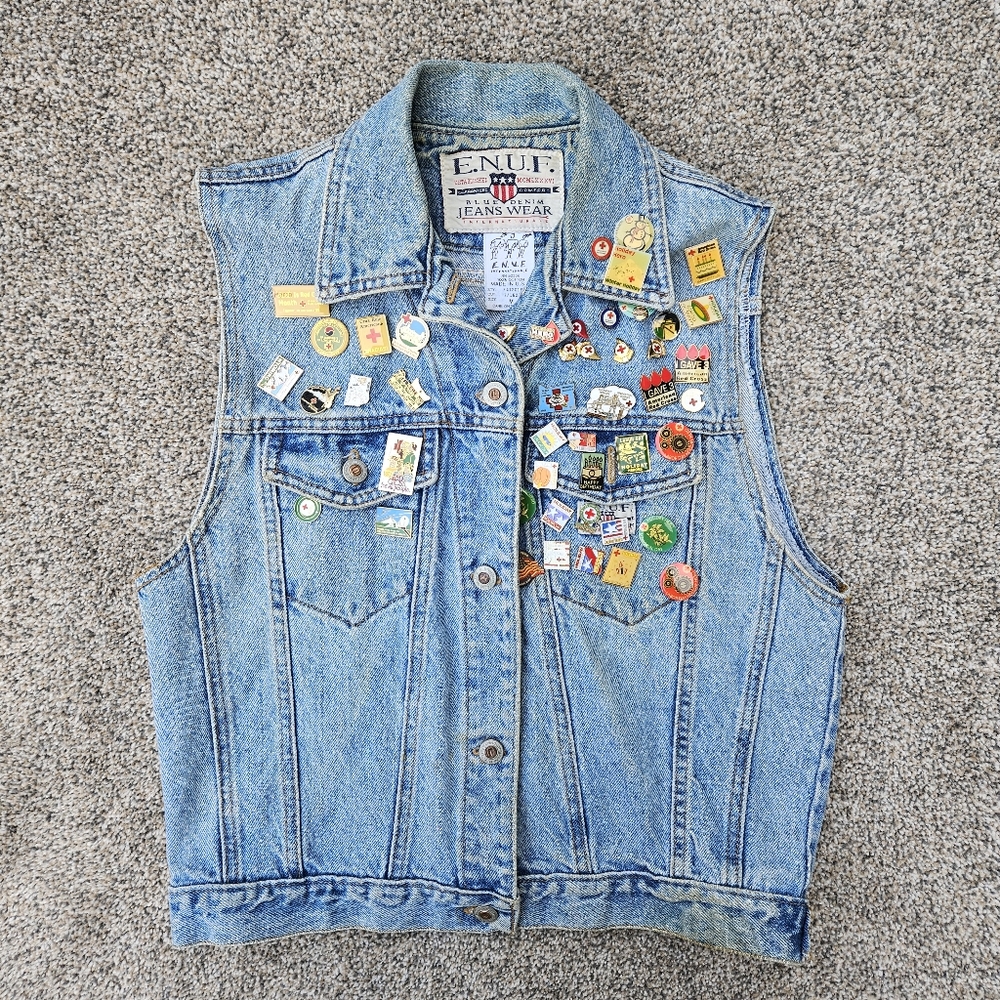 AMAZING Red Cross Pins Blood Drive Collection Denim Vest VTG Battle Jean Jacket